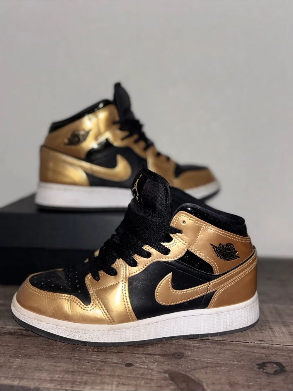 Nike Air Jordan 1 Mid - Black & Metallic Gold- Youth 5